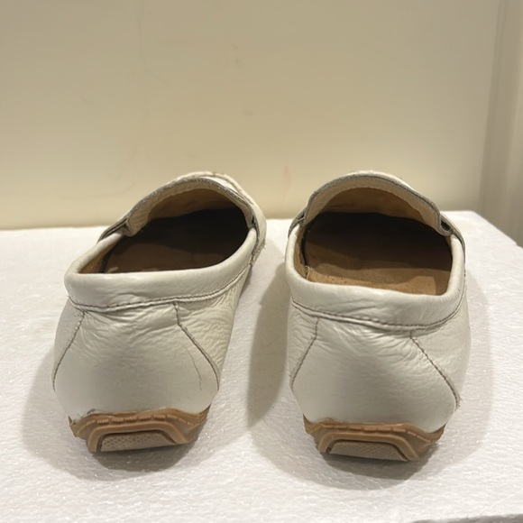 White Mountain women SlipOn Leather Skipper Loafers comfy cushion insole size 10 - Picture 12 of 13